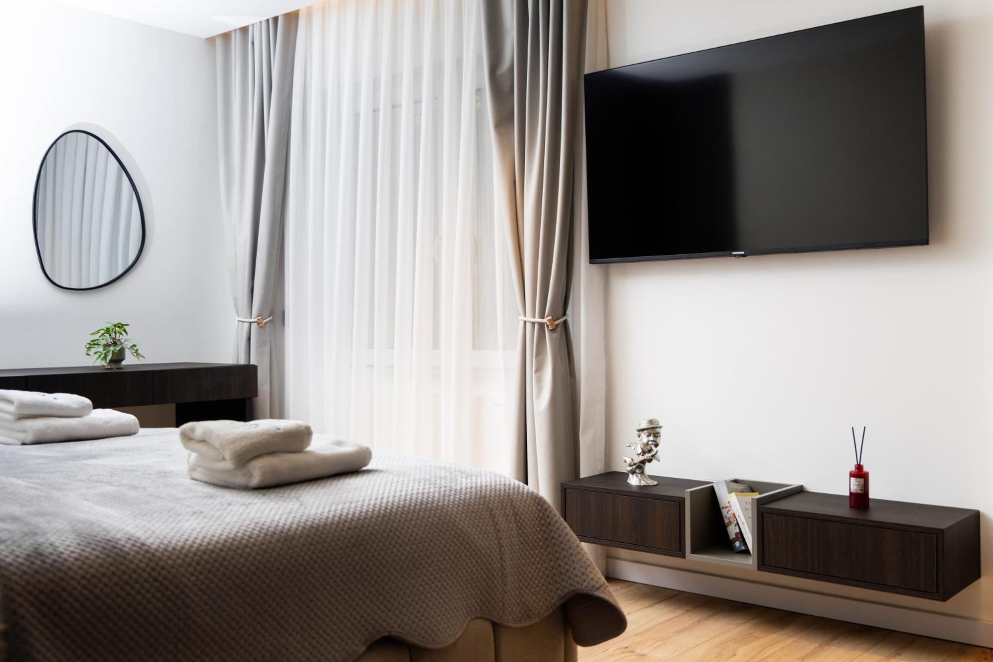 Erika'S Apartments Приштина Екстер'єр фото